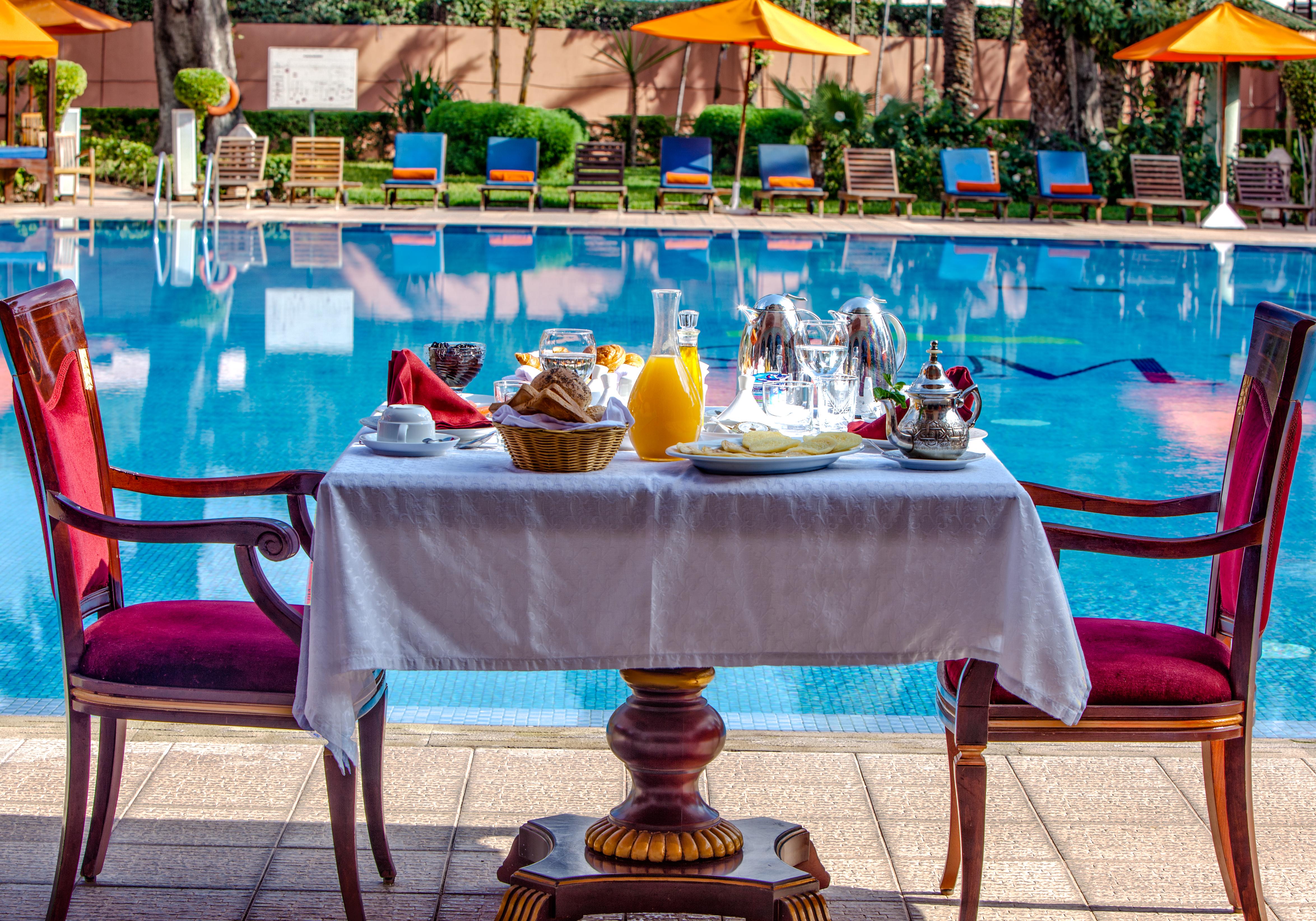 Royal Mirage Deluxe Hotel Marrakesh Eksteriør billede Breakfast at the pool