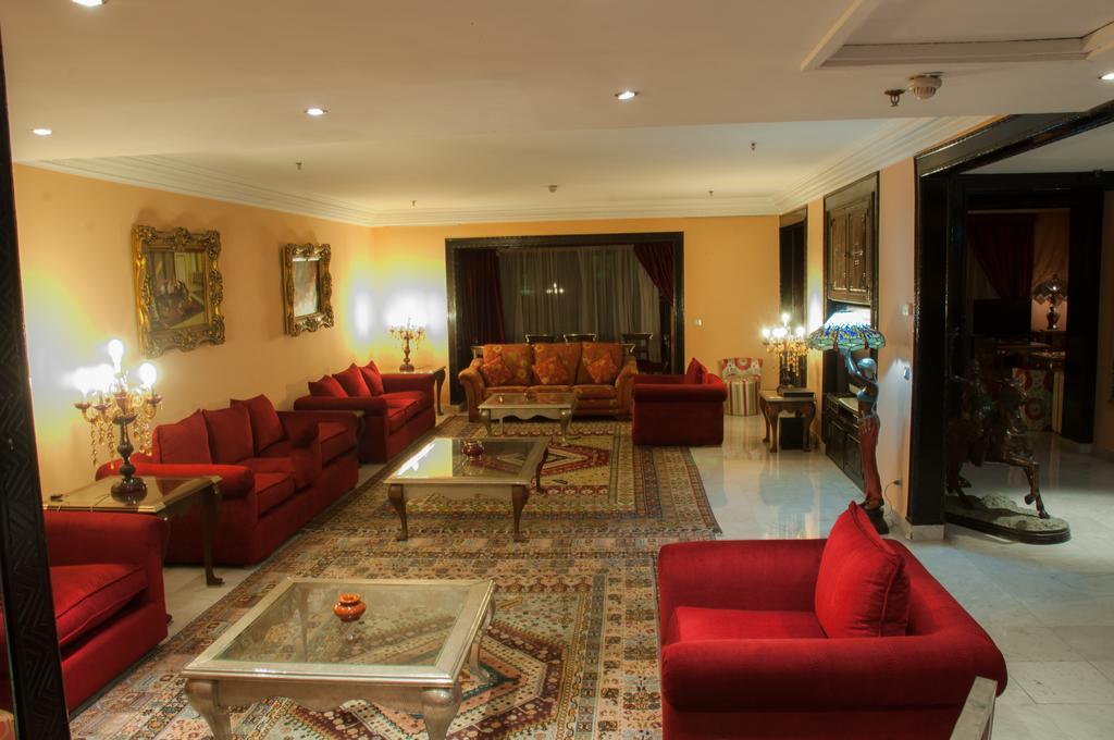 Royal Mirage Deluxe Hotel Marrakesh Eksteriør billede A living room in a luxury apartment