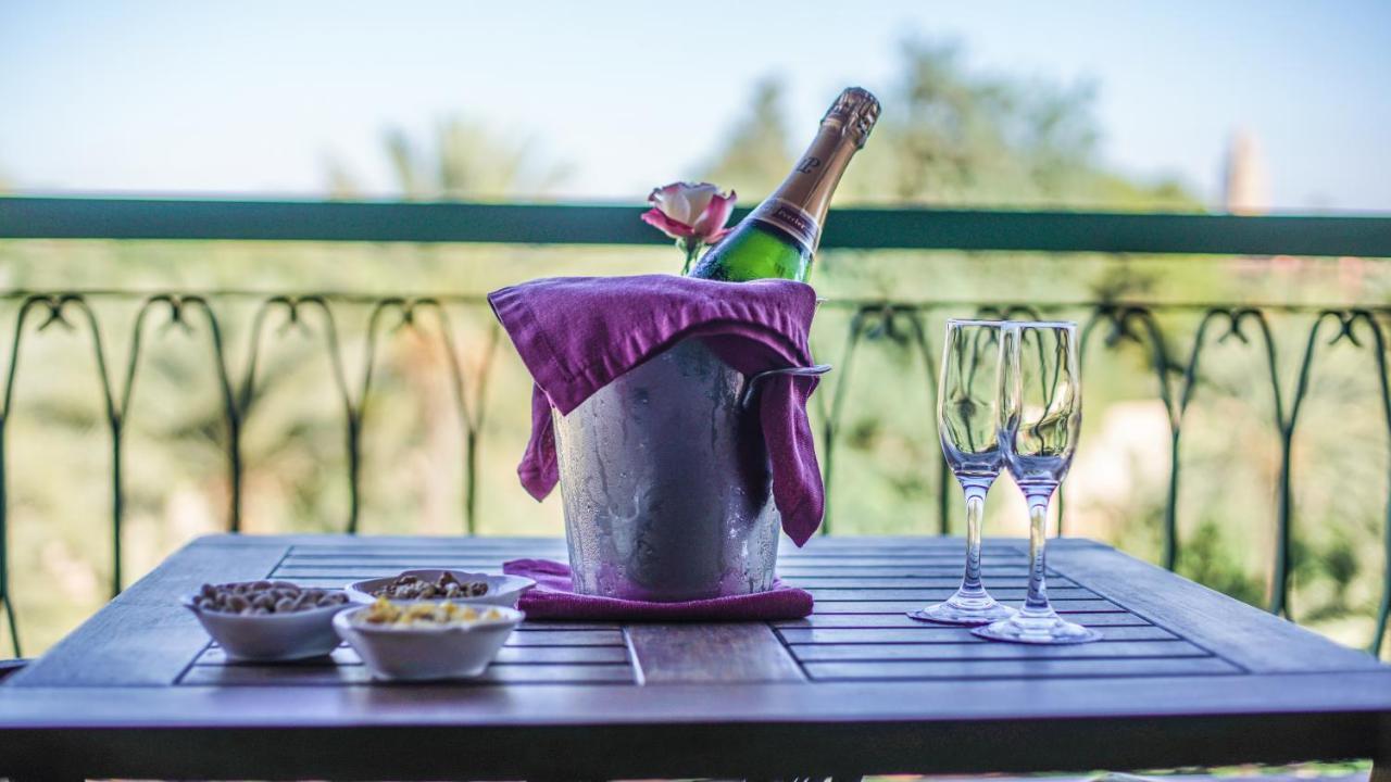 Royal Mirage Deluxe Hotel Marrakesh Eksteriør billede A bottle of champagne in a champagne bucket