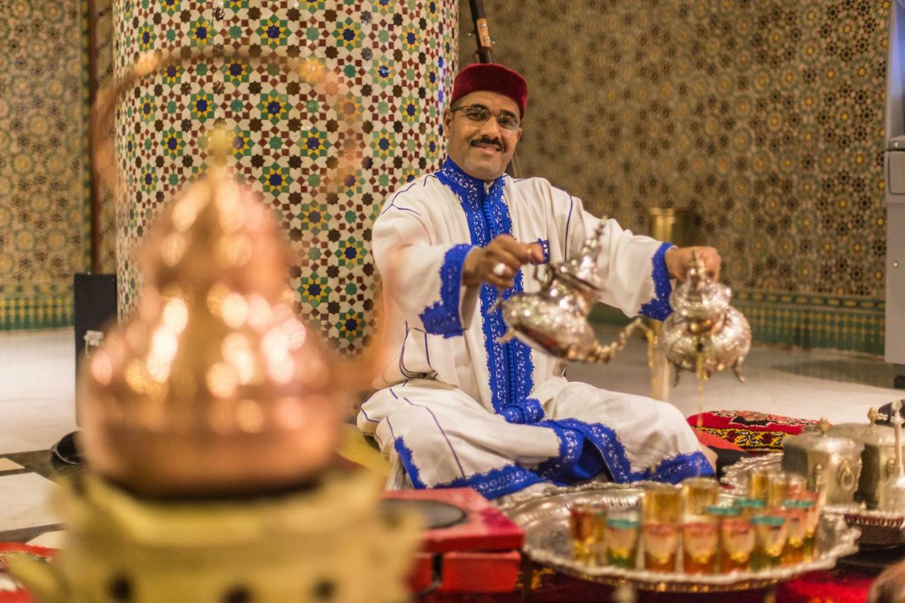 Royal Mirage Deluxe Hotel Marrakesh Eksteriør billede A Moroccan tea ceremony